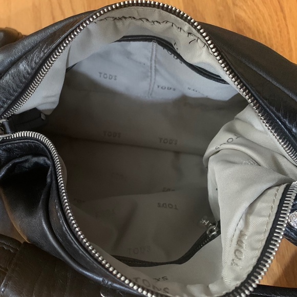 Tod’s black leather shoulder bag - Picture 5 of 8